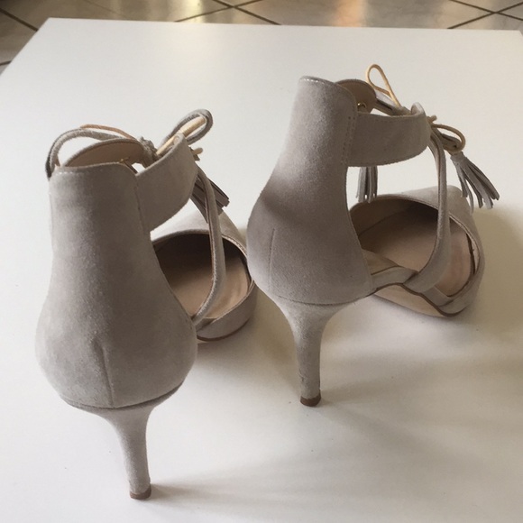 Ann Taylor gray heel - Picture 4 of 8